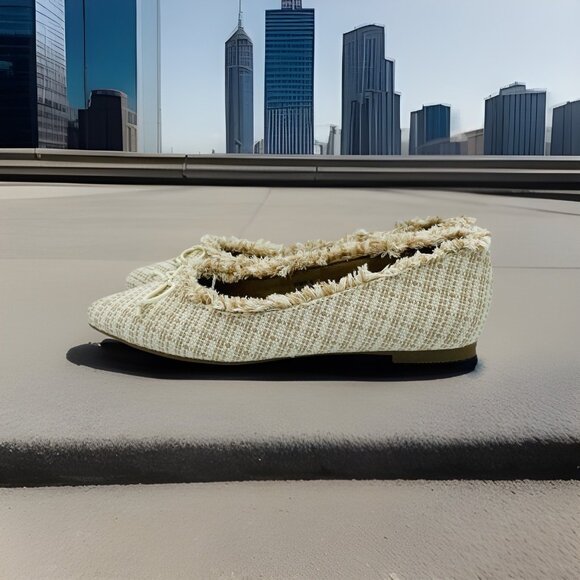 Report Shoes Womens Size 6 Beige Flats Distressed Loafers Pointed Slip On - Picture 2 of 11